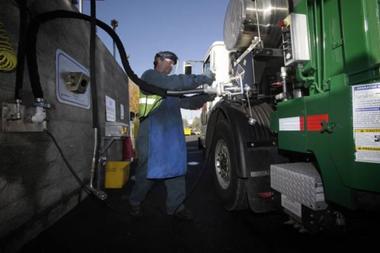 美國(guó)新能源垃圾運(yùn)輸車投入使用