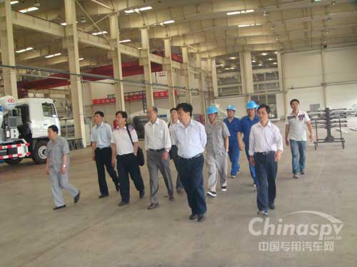 星馬集團(tuán)公司董事長(zhǎng)劉漢如和華菱公司總經(jīng)理助理羊明銀一行到天津星馬檢查工作