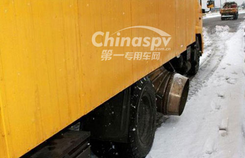 殲六改造的掃雪車