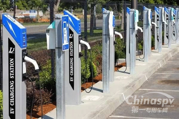 兩會(huì)熱議的新能源汽車充電設(shè)施