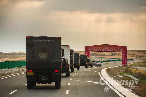 全能悍將MAN TGS越野房車馳騁沙漠