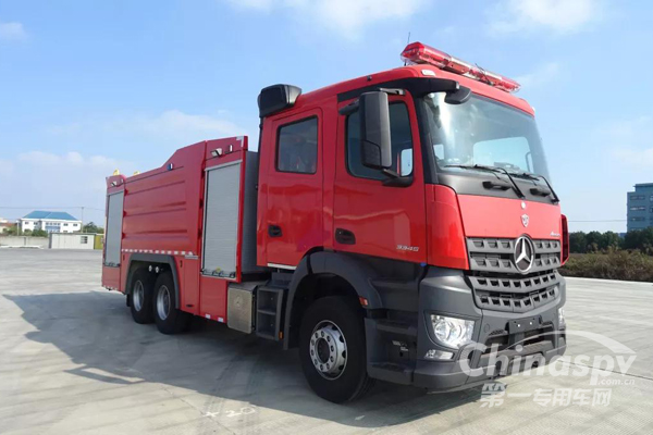 上海金盾高層供水消防車順利通過檢測