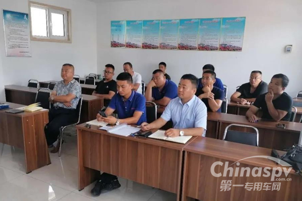 美馳車橋銷售服務(wù)團(tuán)隊走進(jìn)慶鈴經(jīng)銷商