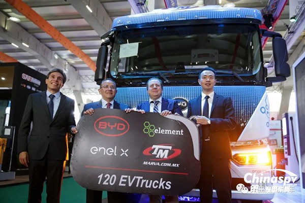 拉美首批比亞迪純電動半掛牽引車交付現(xiàn)場