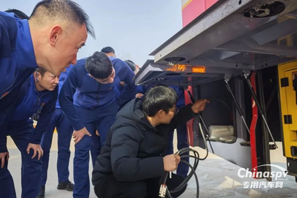 森源鴻馬消防宿營車正式“入列”