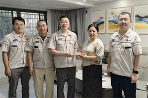 情系海外將士 慰問溫暖后方 解放動力領導走訪慰問功勛員工家屬