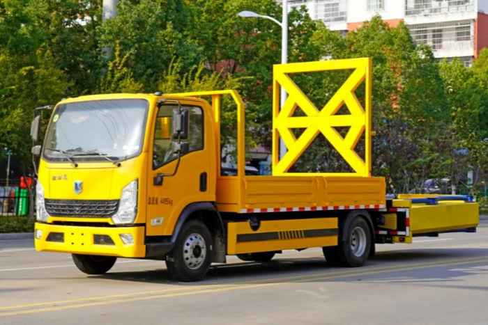 陜汽藍牌100k防撞緩沖車