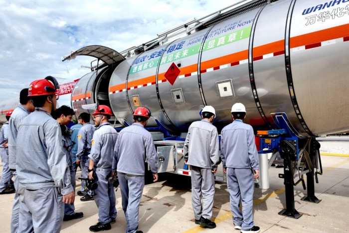 “解剖” 實(shí)力彰顯品質(zhì)｜中集車輛攜手萬華化學(xué)開展液罐車實(shí)車觀摩培訓(xùn)