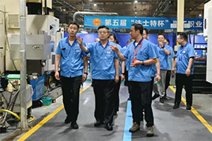 馬旭耀董事長深入“法士特杯”職工職業(yè)技能競賽現(xiàn)場指導(dǎo)工作