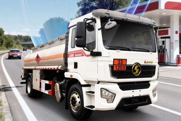 陜汽新明珠危運車+245馬力康明斯B6.2發(fā)動機，輕量可靠不打折，安全舒適享輕松！