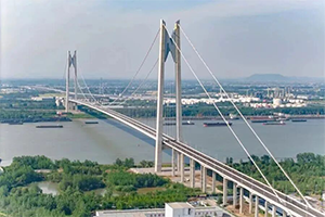 南京新生圩長(zhǎng)江大橋?；愤\(yùn)輸車輛禁行