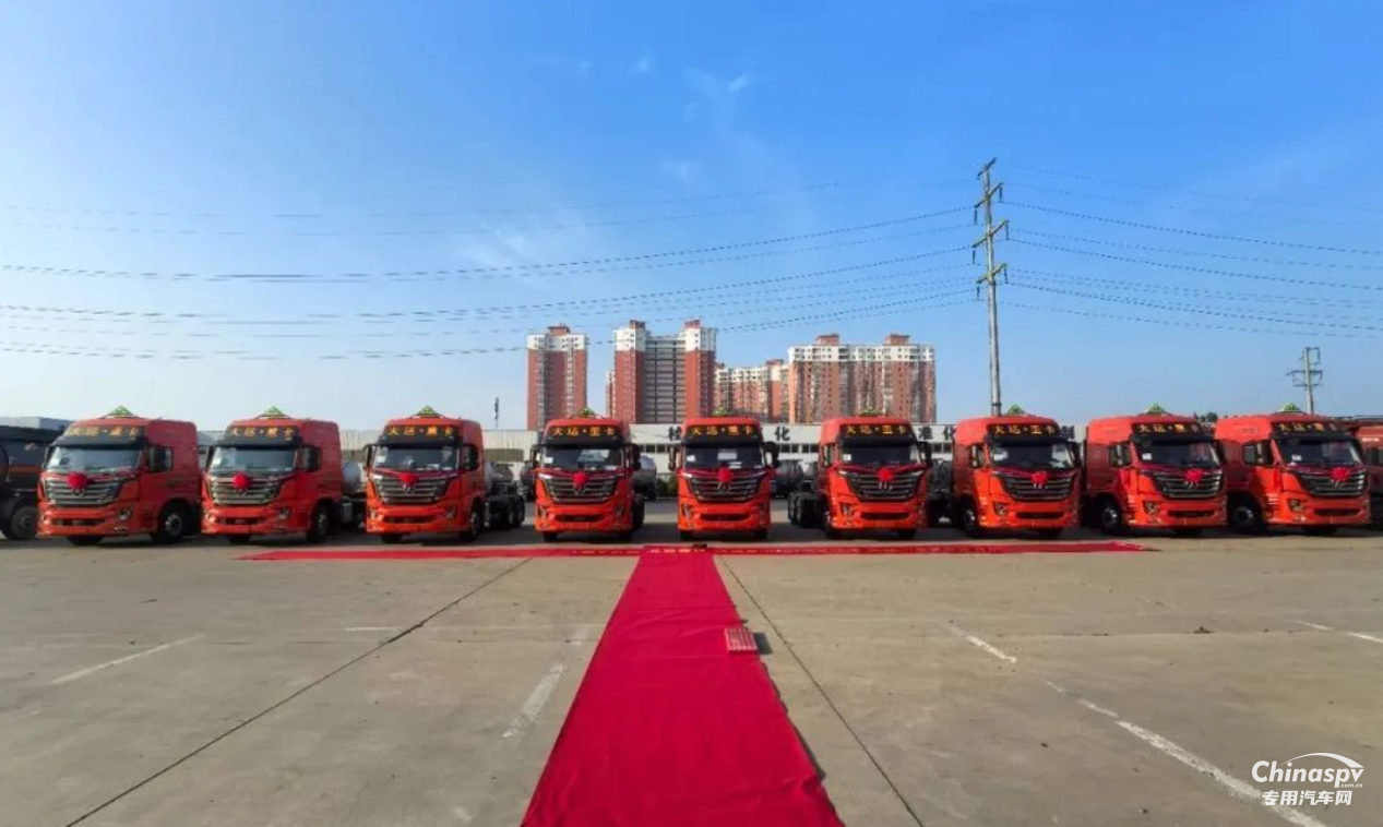 攜手共贏 并肩前行 首批10臺(tái)大運(yùn)?；奋嚱桓逗幽洗罂蛻?