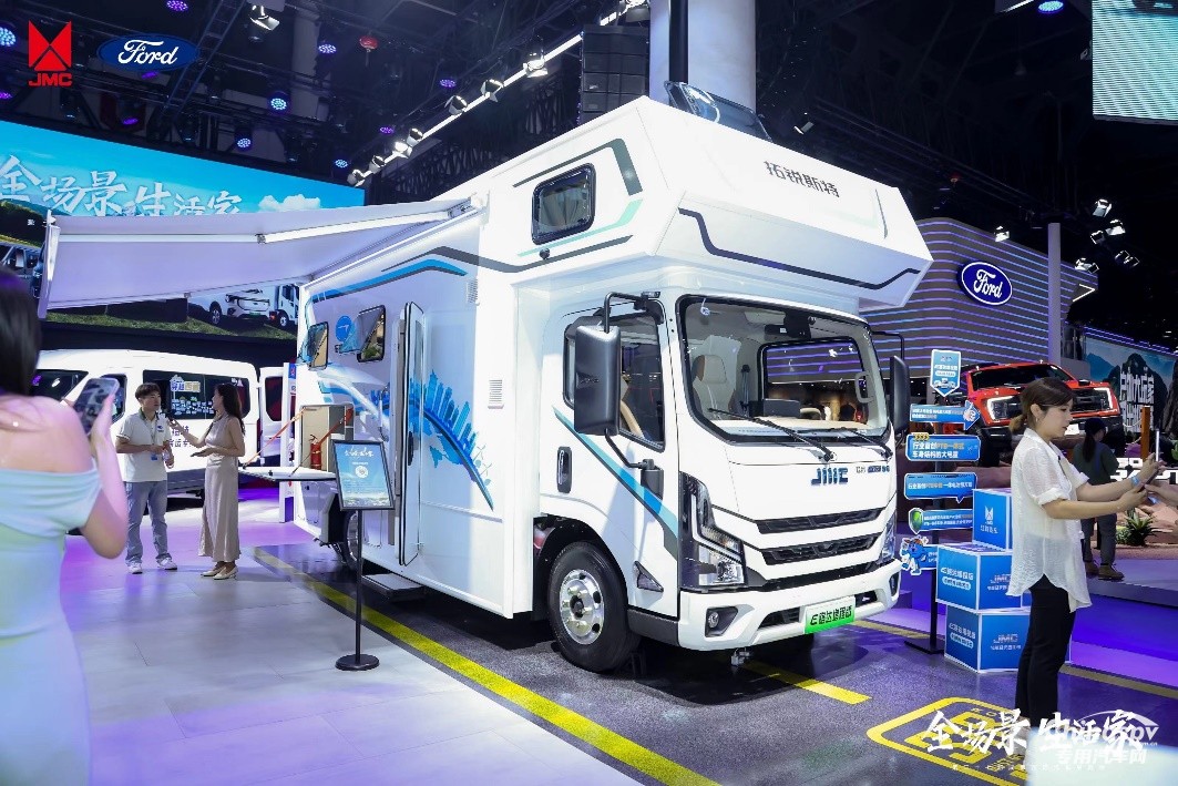 開啟預(yù)售模式 E路達(dá)增程版房車亮相成都車展