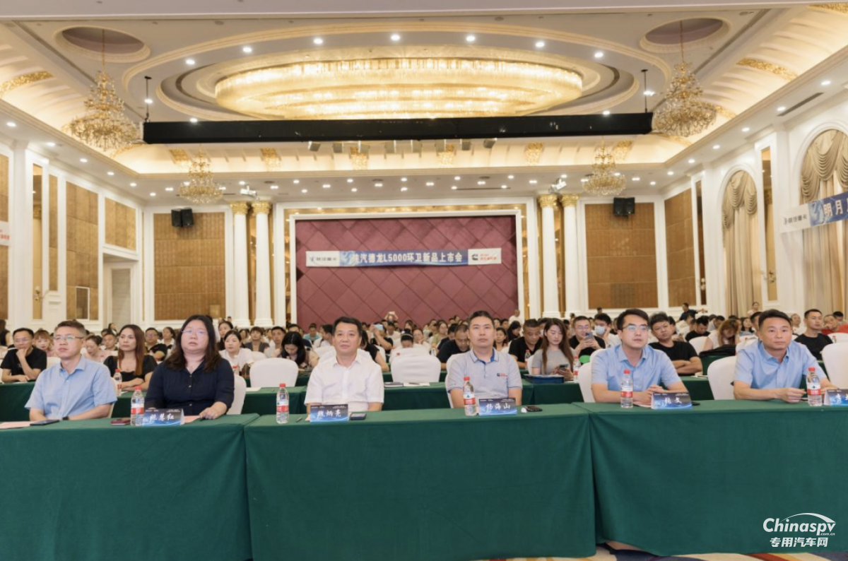 陜汽德龍L5000環(huán)衛(wèi)新品上市 實現(xiàn)環(huán)衛(wèi)車細分市場引領(lǐng)發(fā)展