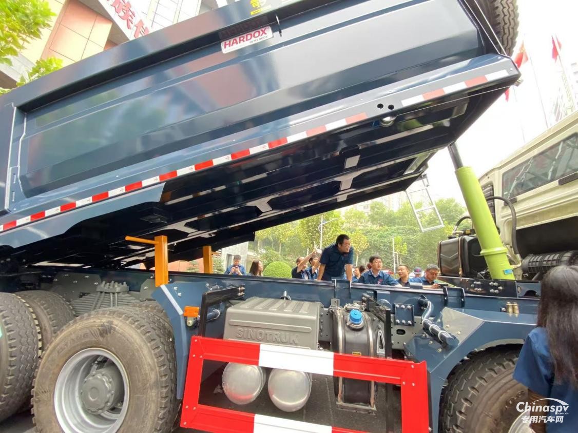 可靠耐用 中國(guó)重汽ZND版自卸車以硬核實(shí)力護(hù)航前行之路