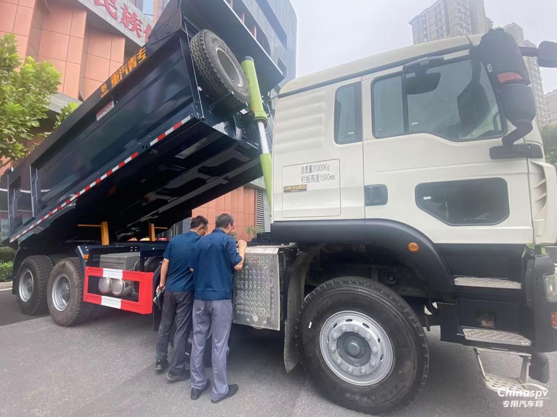 可靠耐用 中國(guó)重汽ZND版自卸車以硬核實(shí)力護(hù)航前行之路