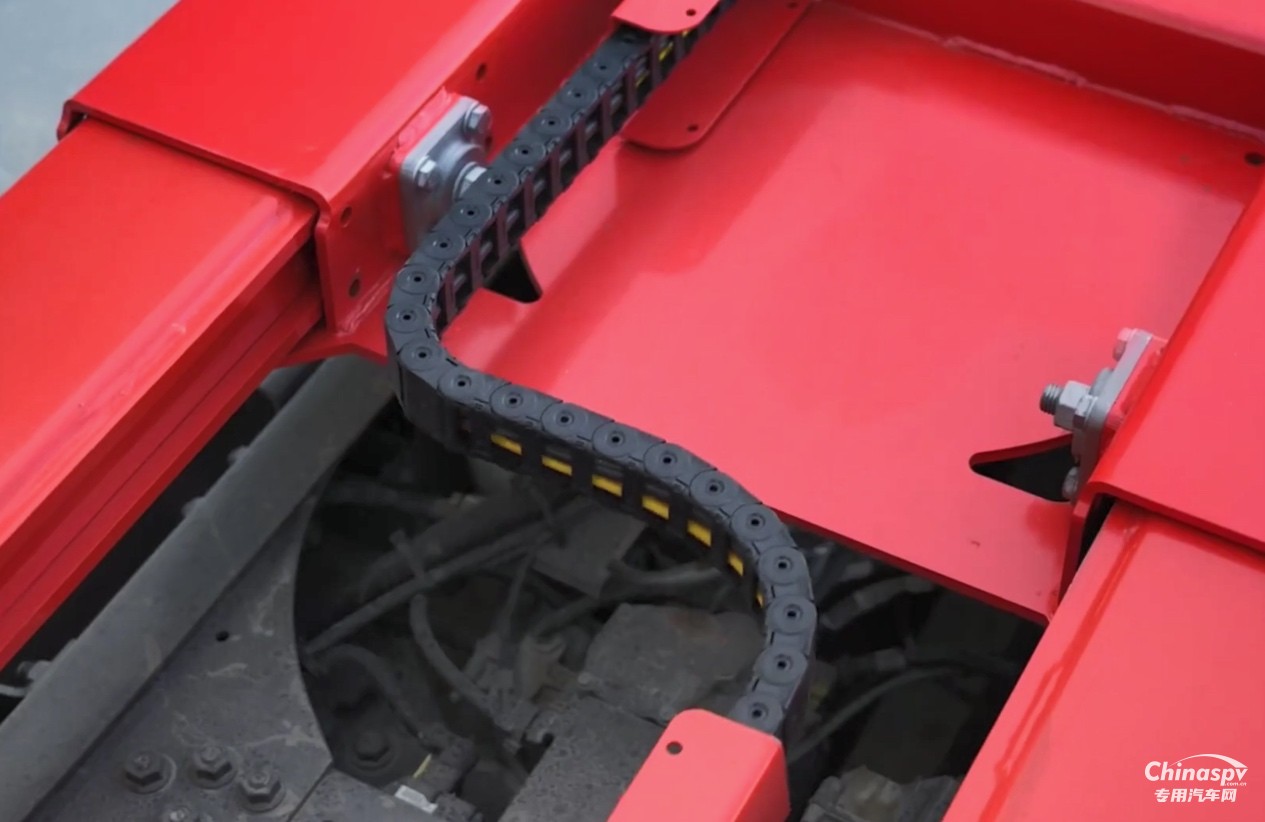 Kassbohrer創(chuàng)新之作：輕松應(yīng)對(duì)各種集裝箱挑戰(zhàn)的掛車