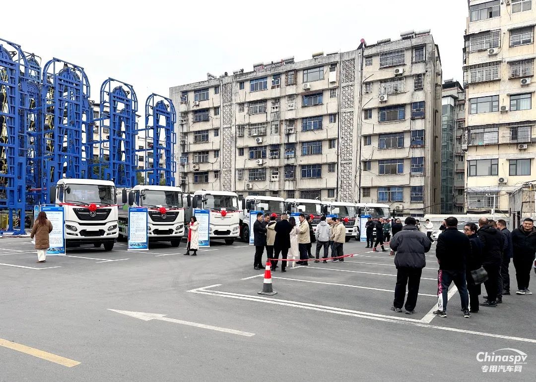 簽單420輛！東風(fēng)天錦系列水車新品耀世啟新