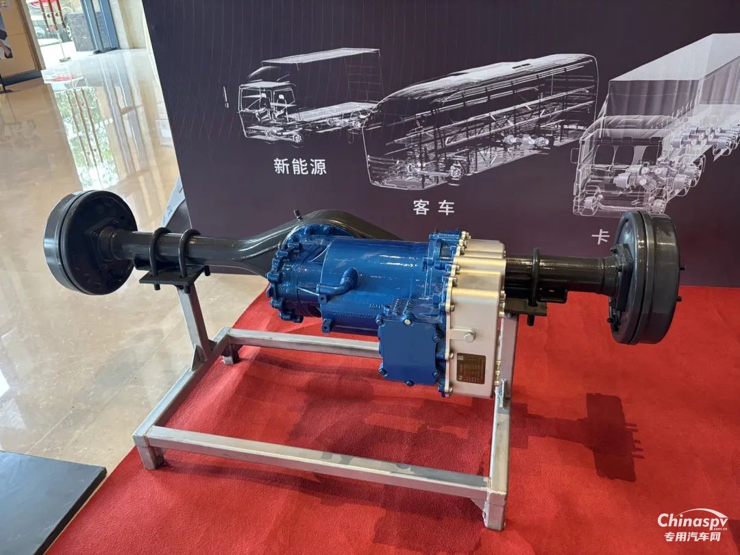 漢德車橋重磅亮相2025重慶智造峰會(huì)！定義可靠、高效、綠色新標(biāo)桿！