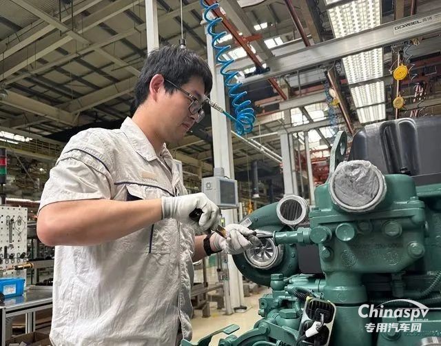 動(dòng)力總成事業(yè)部開(kāi)展“奉獻(xiàn)在崗位·節(jié)創(chuàng)超百萬(wàn)”義務(wù)奉獻(xiàn)活動(dòng)