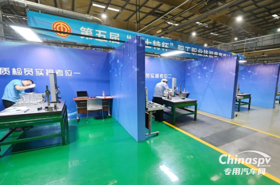 馬旭耀董事長深入“法士特杯”職工職業(yè)技能競賽現(xiàn)場指導(dǎo)工作