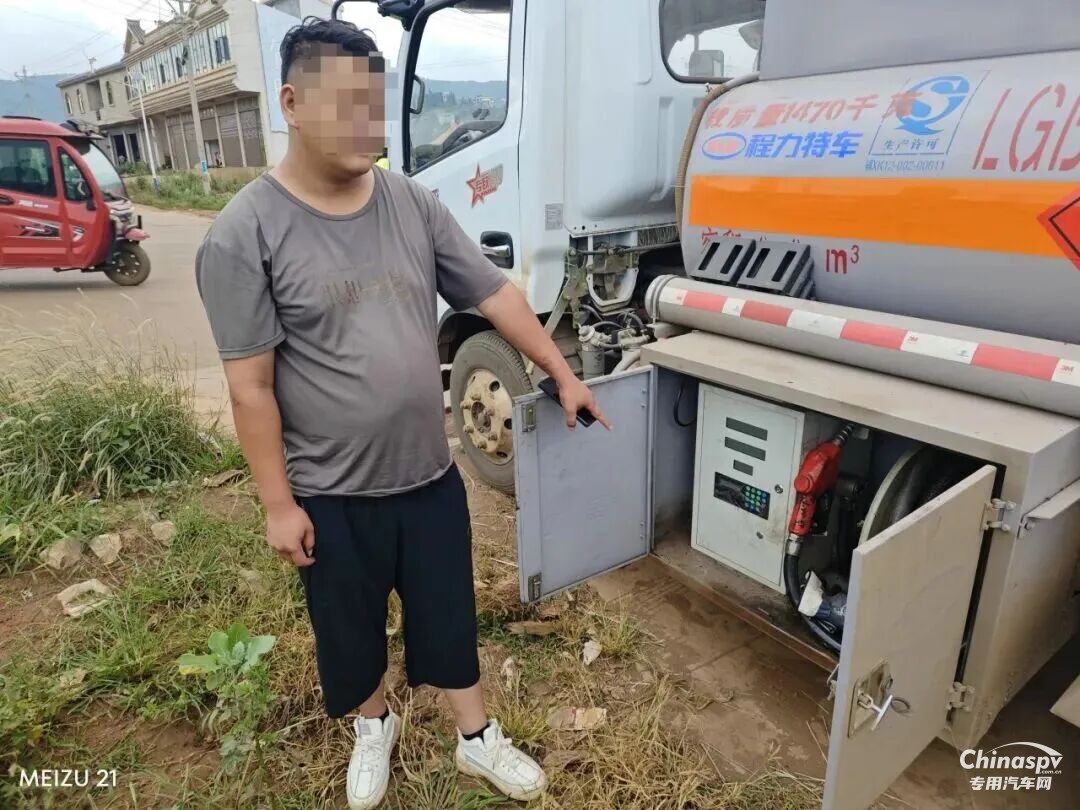 云南曲靖查獲一非法運輸柴油車輛