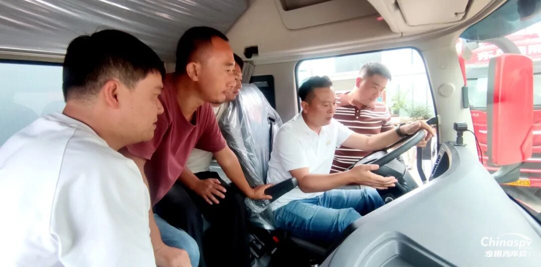 坐標(biāo)：云南文山 10輛龍擎3.0智慧動(dòng)力鏈新嶸耀車型交付