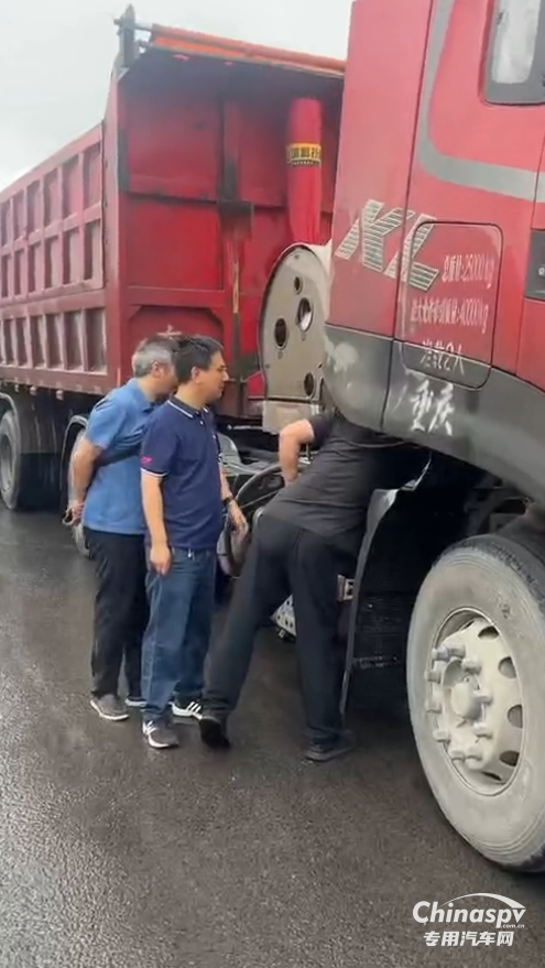 點贊+1！一面錦旗，見證東風(fēng)龍擎暖心服務(wù)