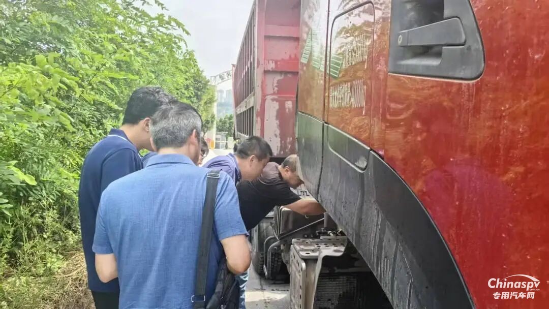 點贊+1！一面錦旗，見證東風(fēng)龍擎暖心服務(wù)