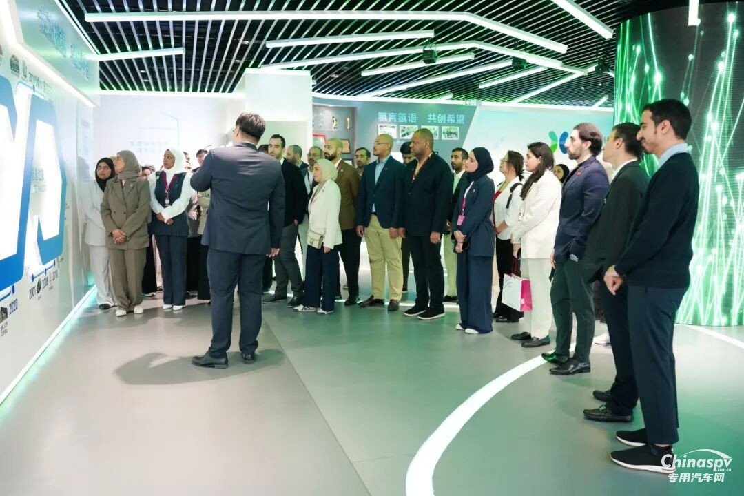 卡塔爾領(lǐng)導(dǎo)力中心代表團(tuán)赴捷氫科技考察