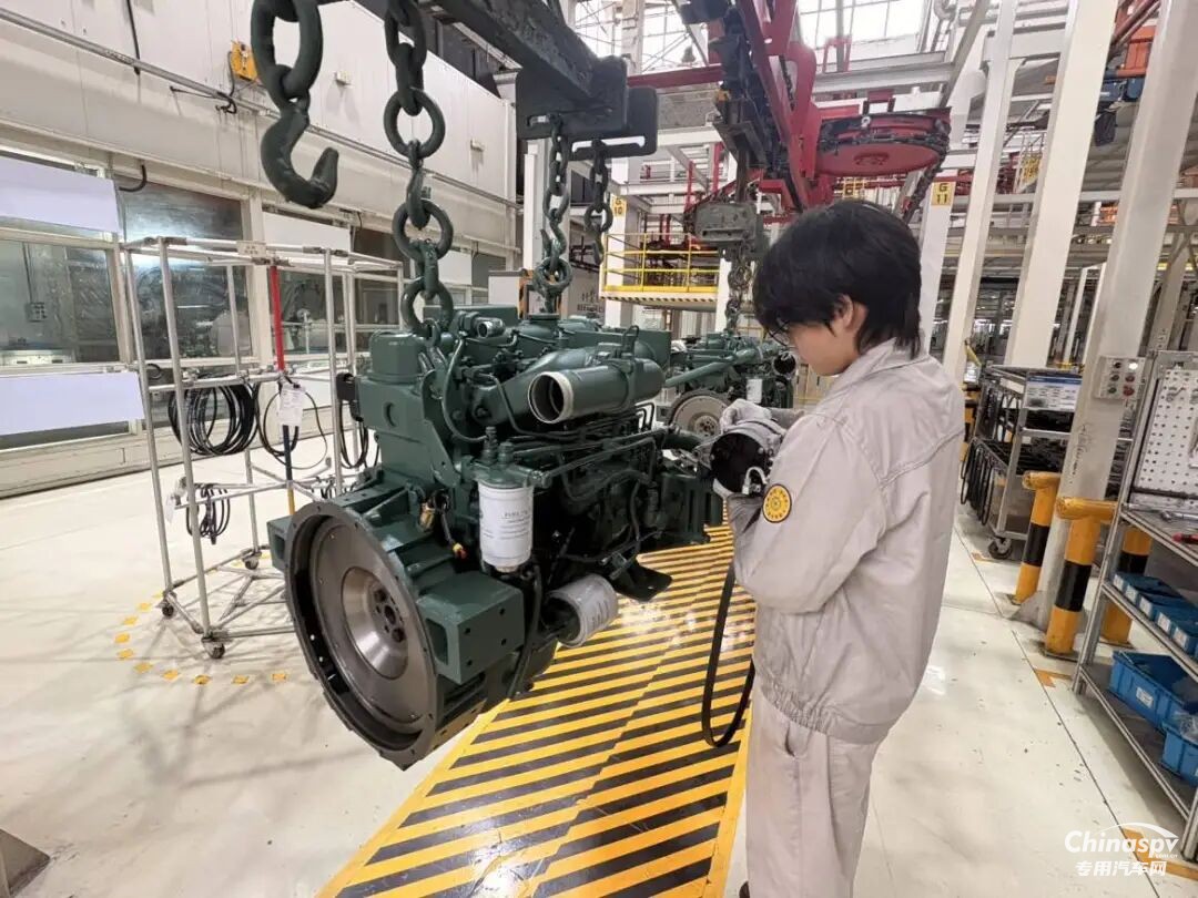 解放動(dòng)力總成事業(yè)部多戰(zhàn)線協(xié)同攻堅(jiān)戰(zhàn)高產(chǎn)