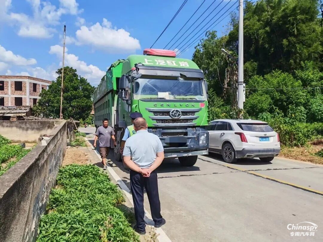 福建一廂式貨車違法運輸630公斤危險品被攔截
