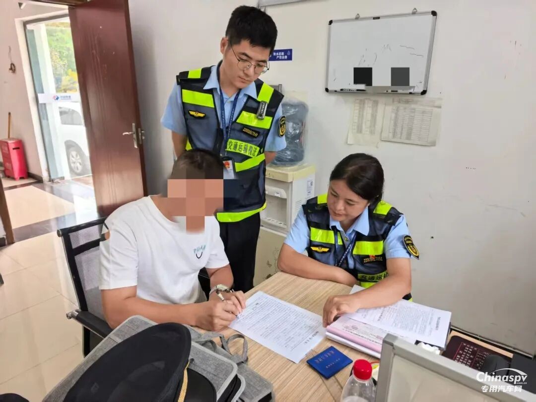 重慶當(dāng)場查獲非法運(yùn)輸柴油1000升