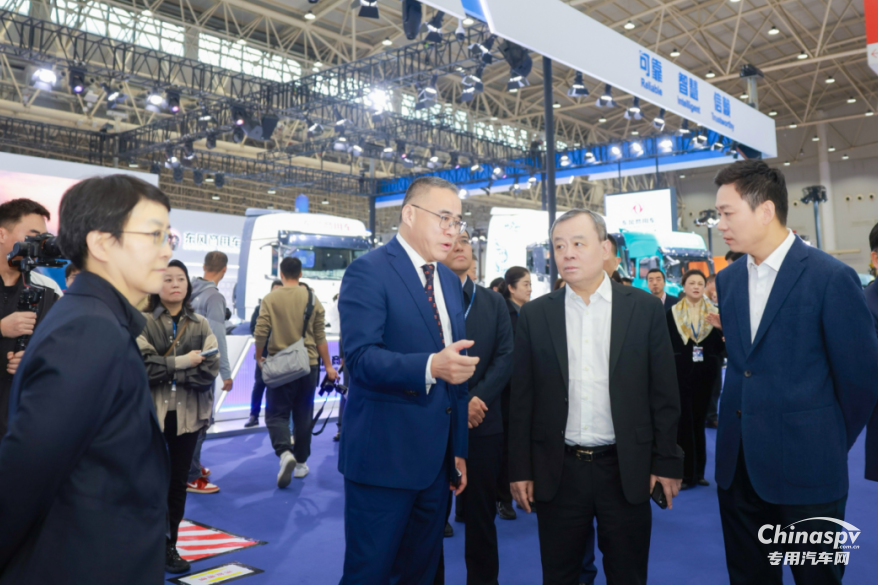 更智能、更綠色！東風(fēng)龍擎實(shí)力亮相2025中國(guó)國(guó)際商用車展