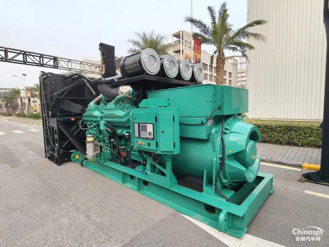 康明斯電力帶排放高功率機組新品發(fā)布，并公布微電網(wǎng)混動技術路徑