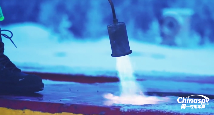 面對(duì)常年冰雪覆蓋 芬蘭的大件運(yùn)輸車如何做到應(yīng)對(duì)自如的？