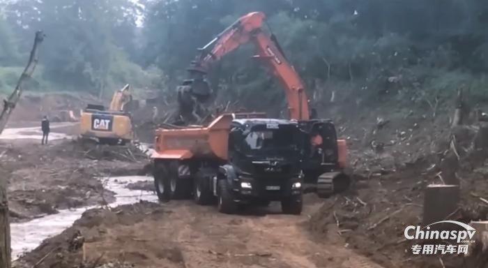 今日國外專用車推薦-德國的獨具特色的越野自卸半掛車