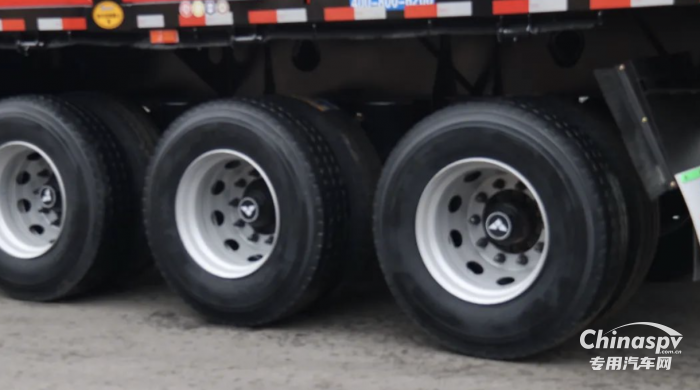 自重僅4.？噸！首達超輕拉煤車亮相了