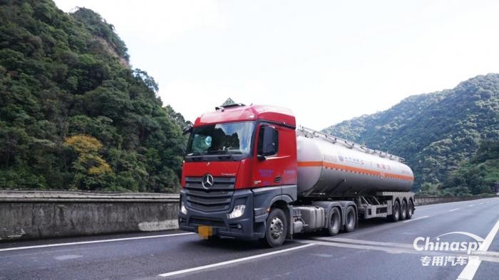 從試一試到批量采購 奔馳卡車何以得到標桿危運企業(yè)認可