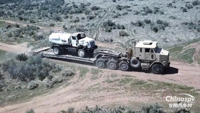 美國主戰(zhàn)坦克的得力助手：Oshkosh M1070軍用大件運(yùn)輸車