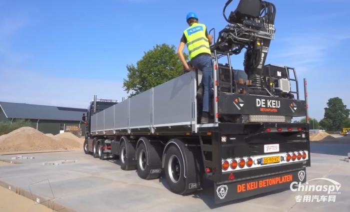 今日國外專用車推薦-歐洲獨特的滑動隨車起重機