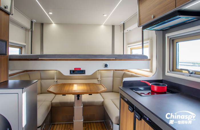 宇通房車與奔馳卡車戰(zhàn)略簽約，向世界展示中國房車新力量