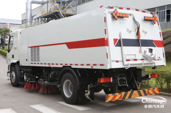 乘龍M3 4X2洗掃車，許你美好“衛(wèi)”來(lái)