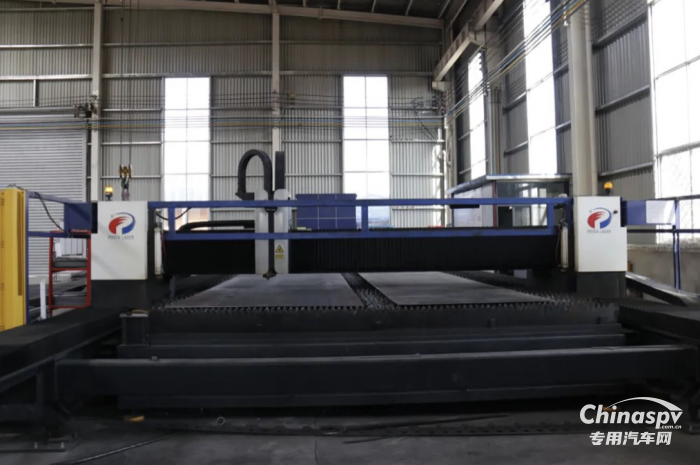 自重僅4.？噸！首達超輕拉煤車亮相了