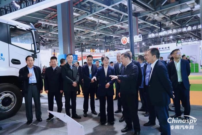 勁旅智造 綠色環(huán)衛(wèi) 新能源系列裝備亮相南昌城博會