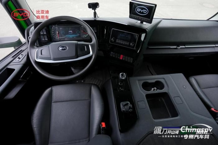 更靈活更高效！比亞迪純電動(dòng)三軸工程車首次亮相