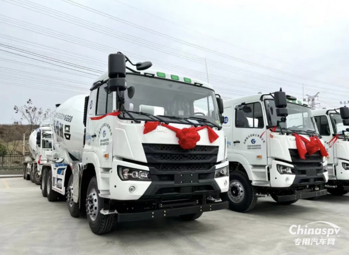 星馬輕騎兵攪拌車